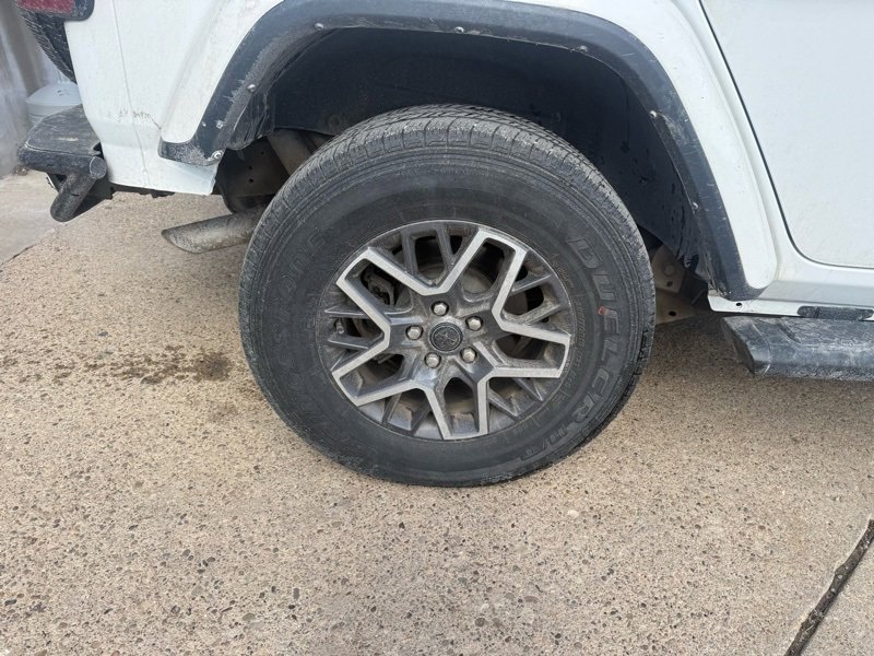 Used 2024 Jeep Wrangler Sahara w/ Technology Group image 7