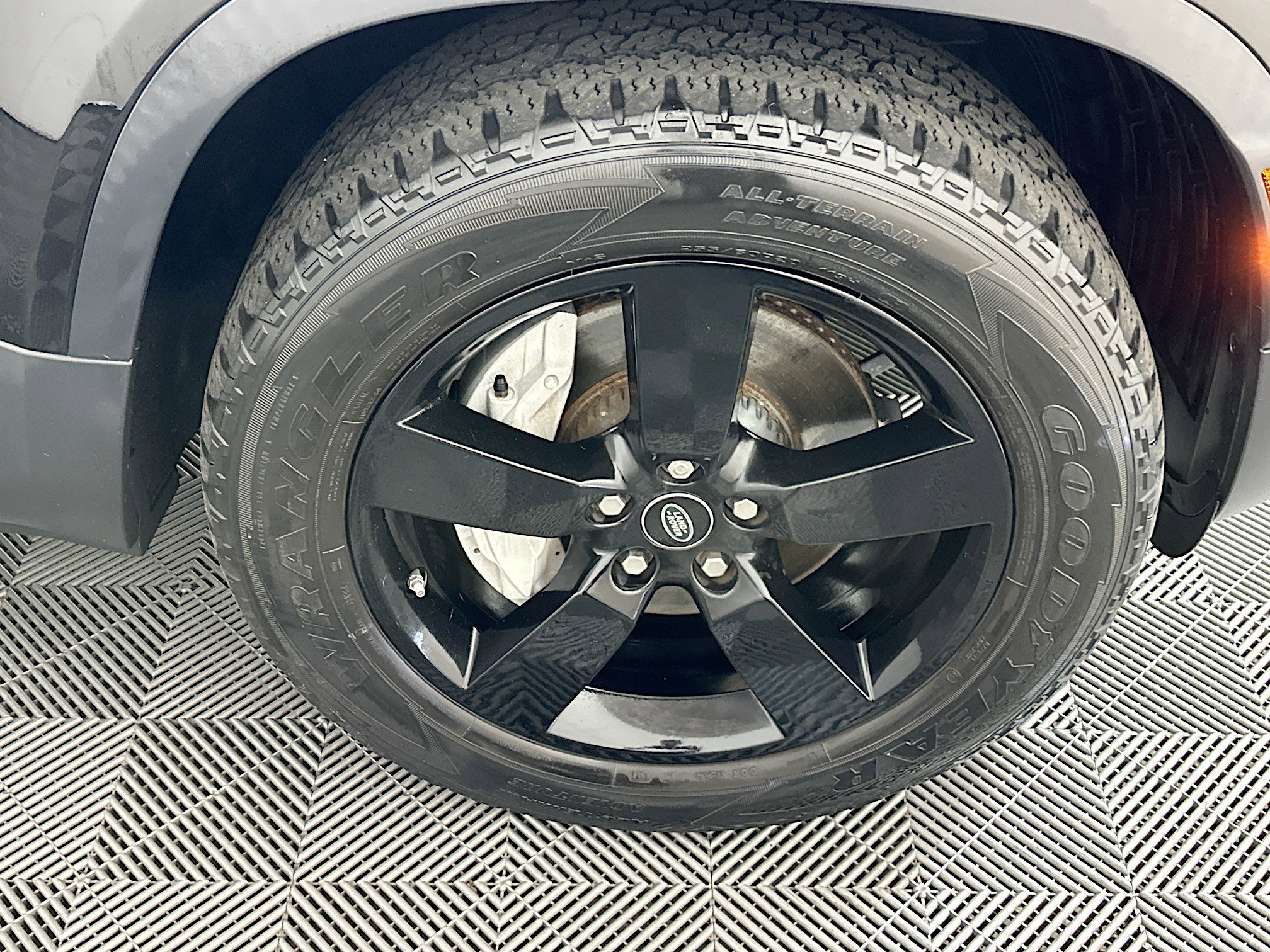 Used 2021 Land Rover Defender 110 SE image 11