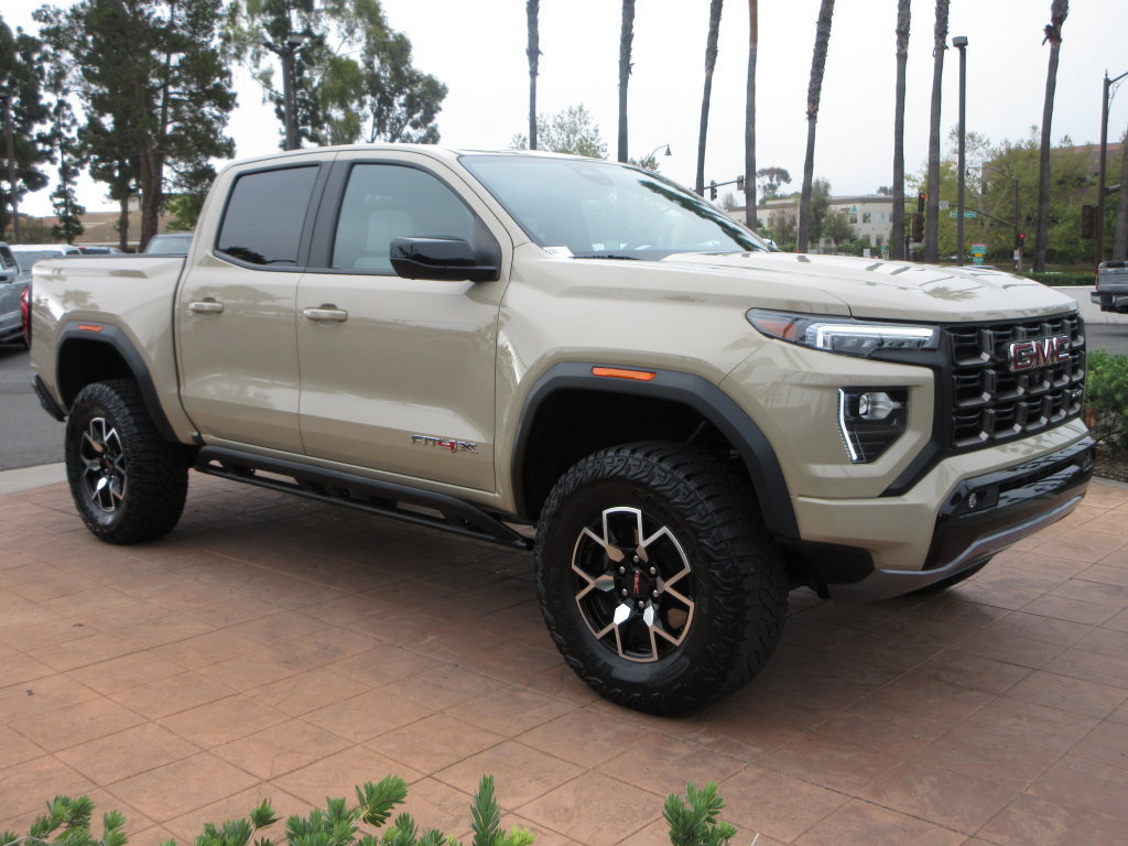 Used 2024 GMC Canyon AT4X AWD/4WD image 7