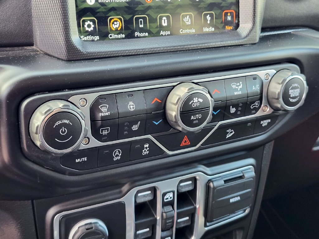 Used 2020 Jeep Wrangler Unlimited Sahara AWD/4WD image 21