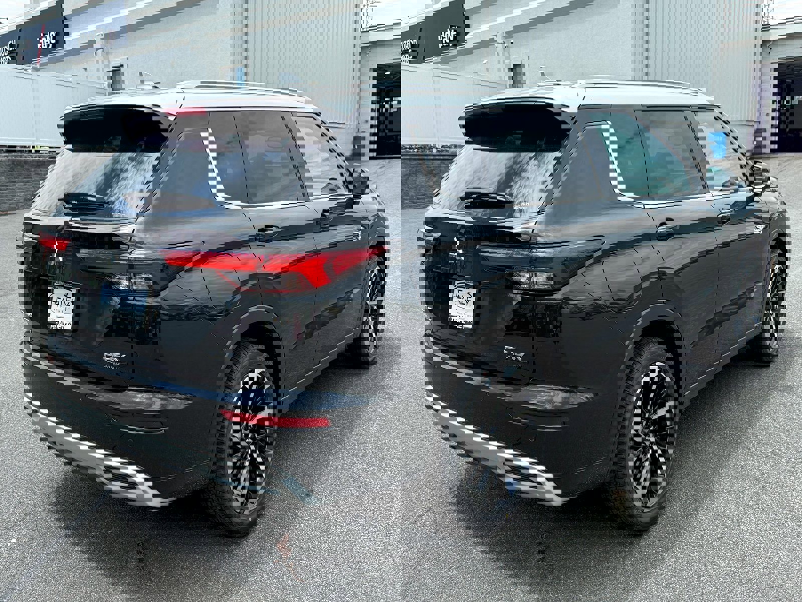 New 2025 Mitsubishi Outlander 4WD Plug-In Hybrid image 13