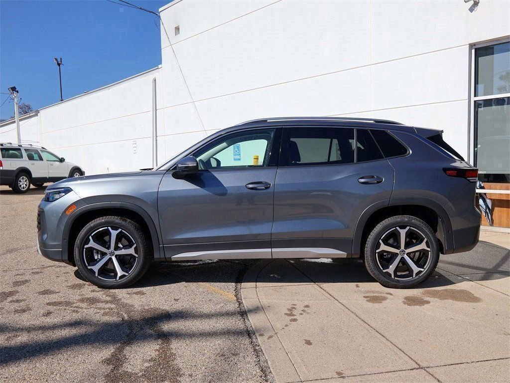 New 2026 Volkswagen Tiguan SE image 2