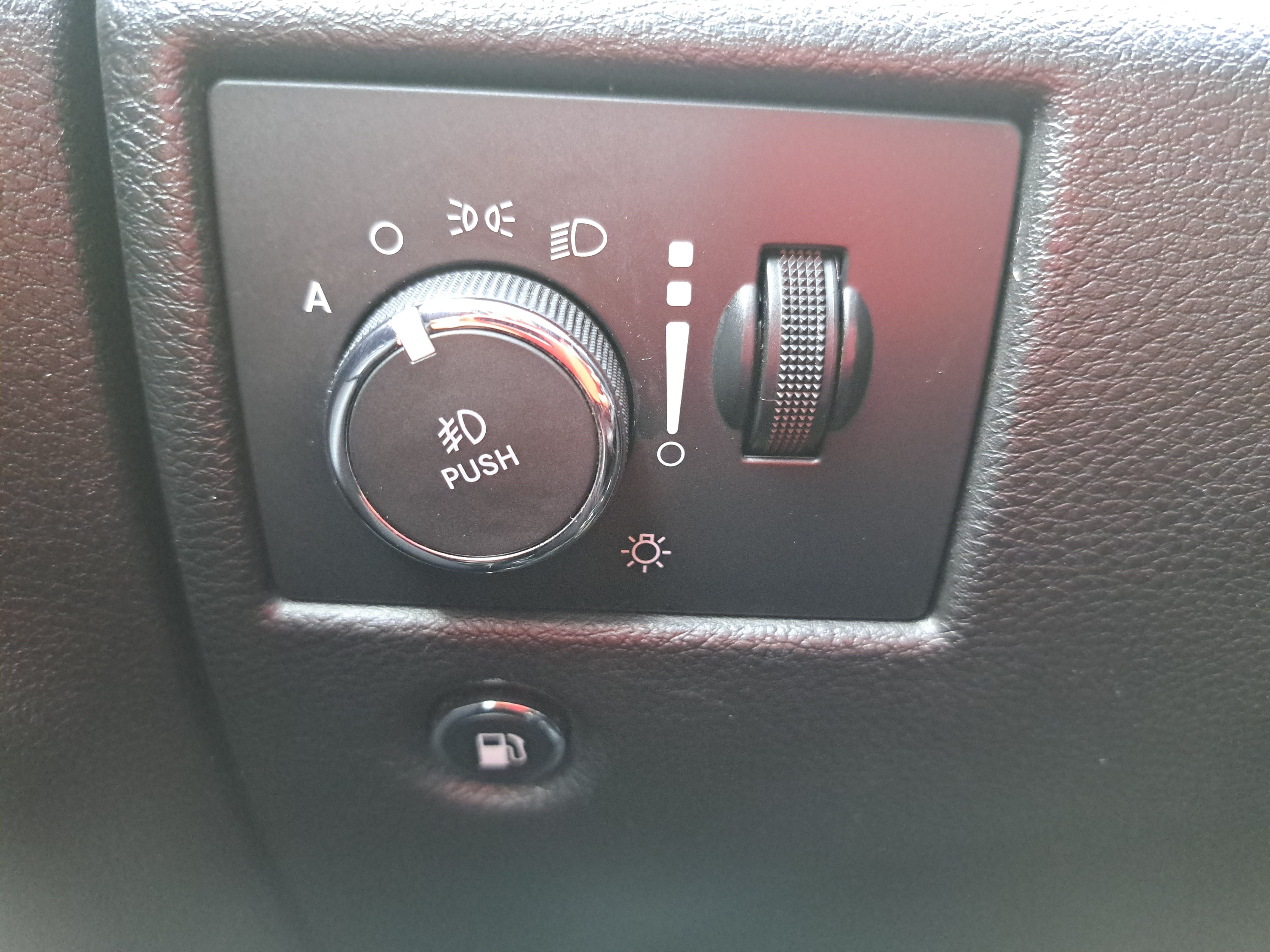 Used 2022 Jeep Grand Cherokee Limited AWD/4WD image 25