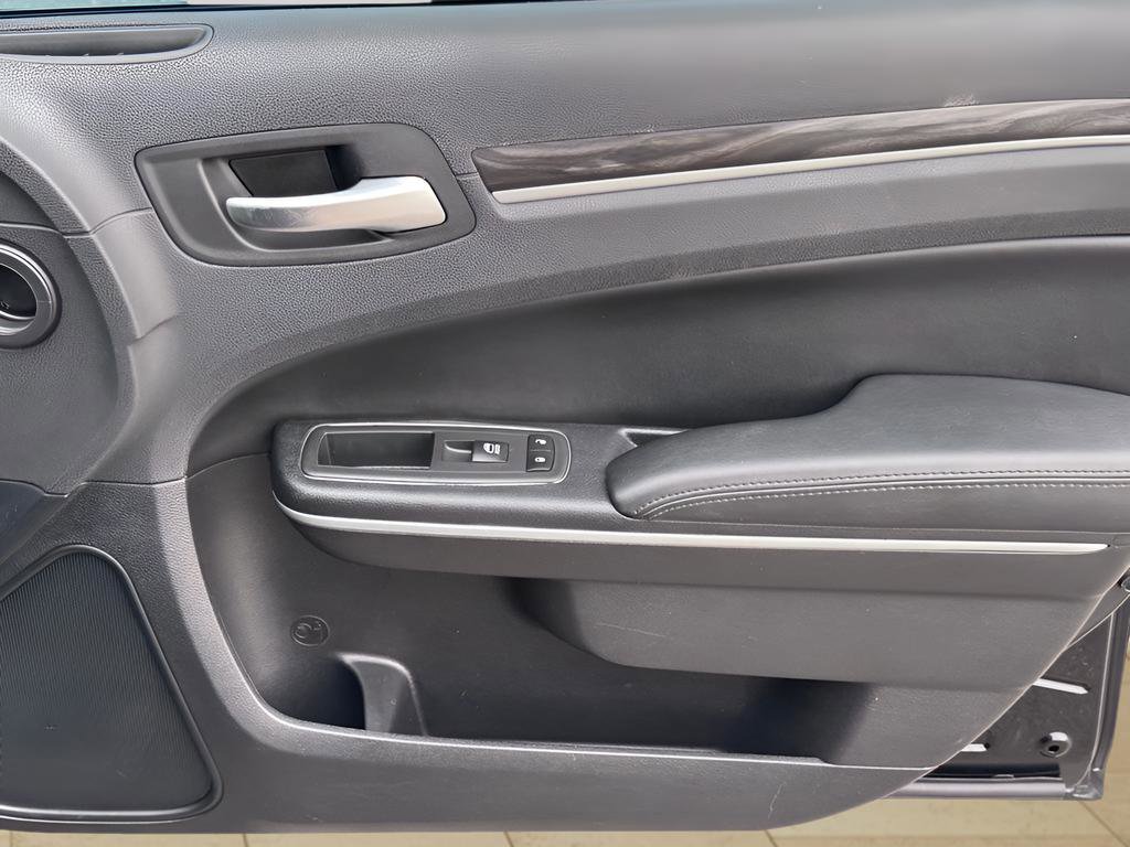 Used 2021 Chrysler 300 Touring L image 24