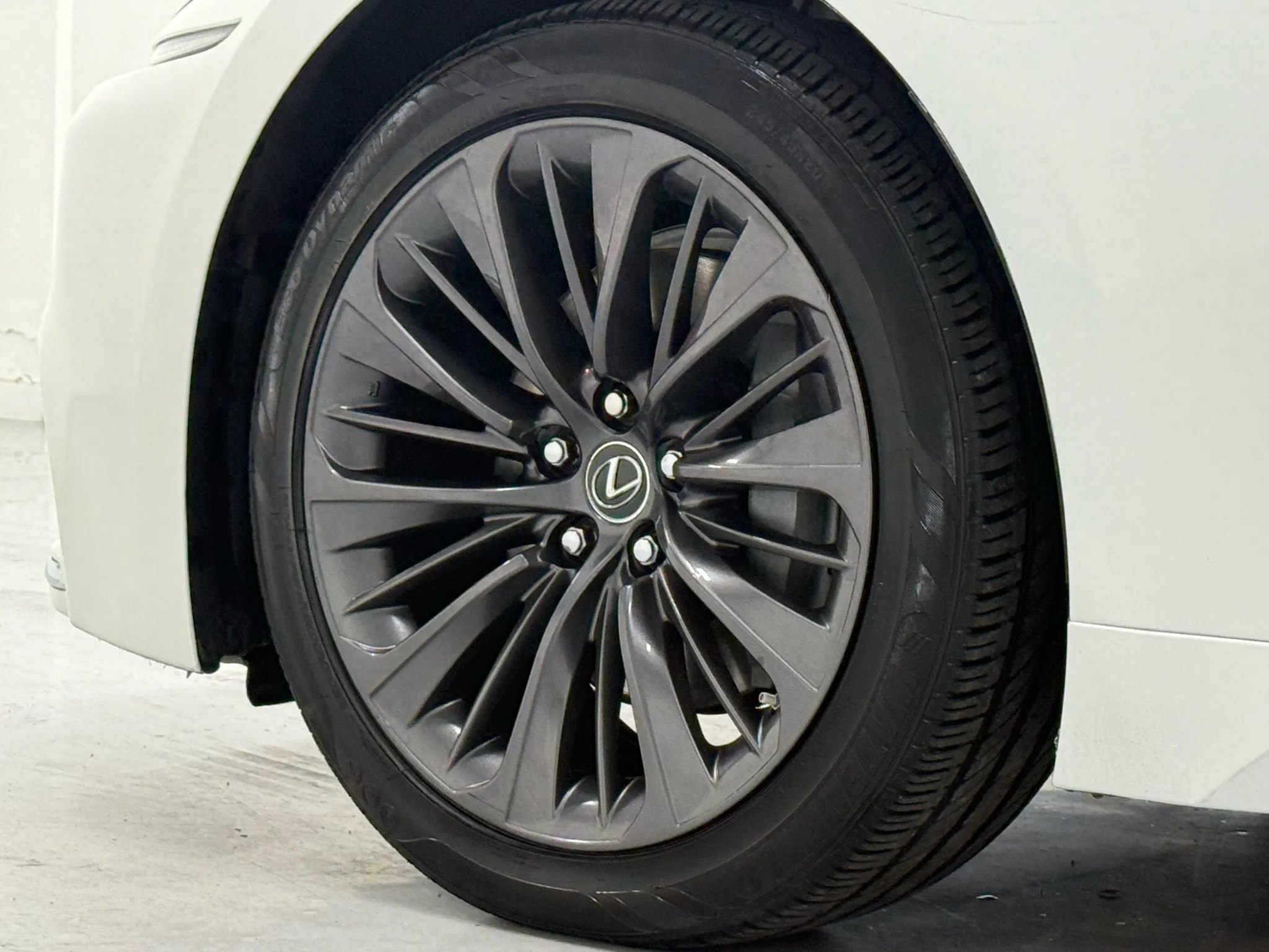 Used 2018 Lexus LS 500 w/ Accessory Package (Z2) image 50