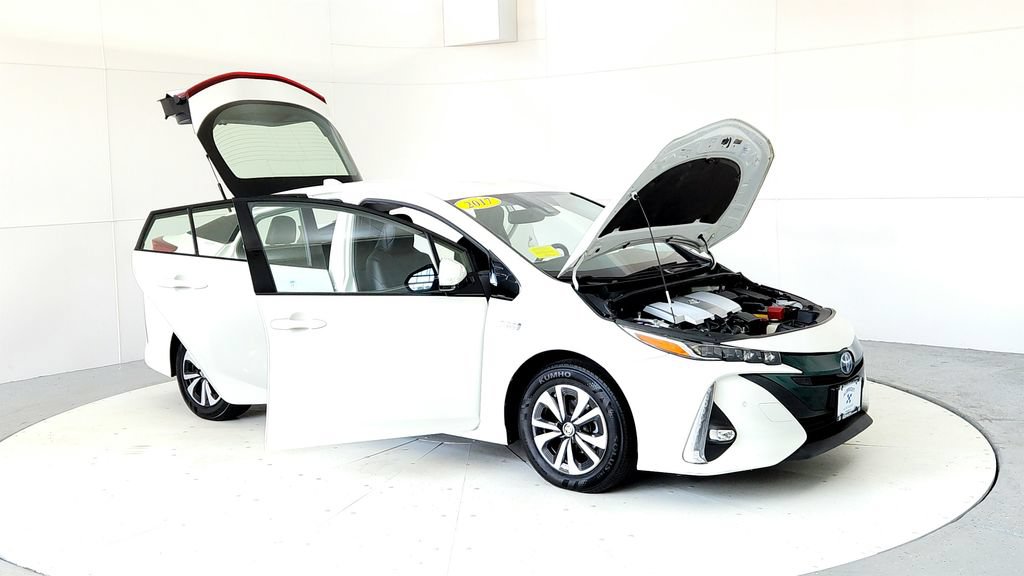 Used 2017 Toyota Prius Prime Advanced w/ Carpet Mat Package FWD image 12