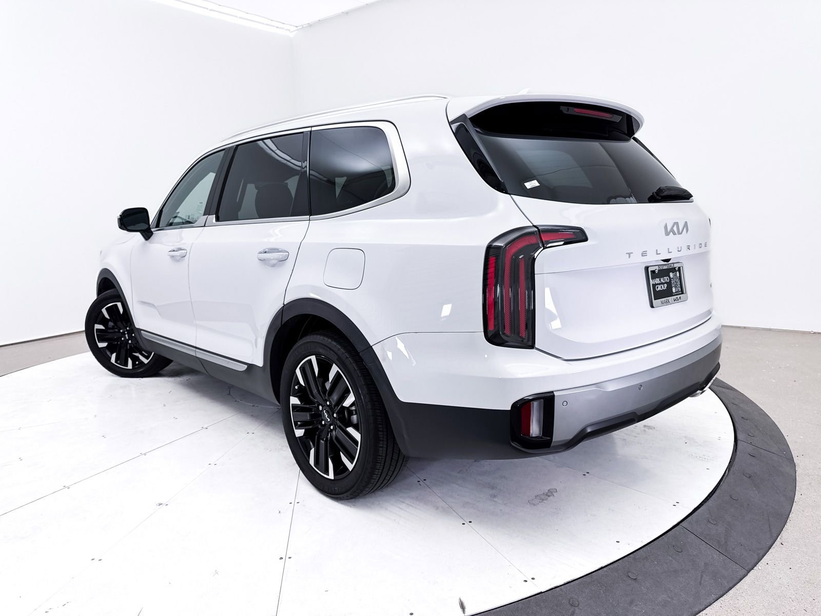 Used 2023 Kia Telluride SX Prestige image 2