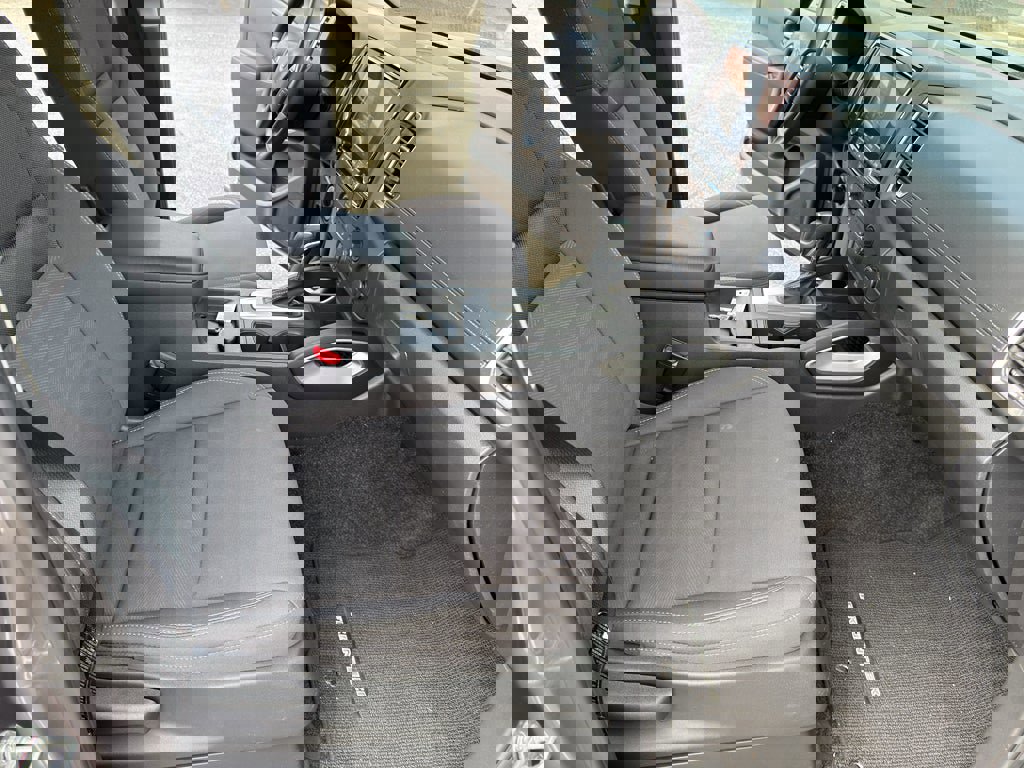 Used 2024 Nissan Frontier SV image 27