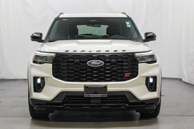 Used 2025 Ford Explorer ST AWD/4WD image 3