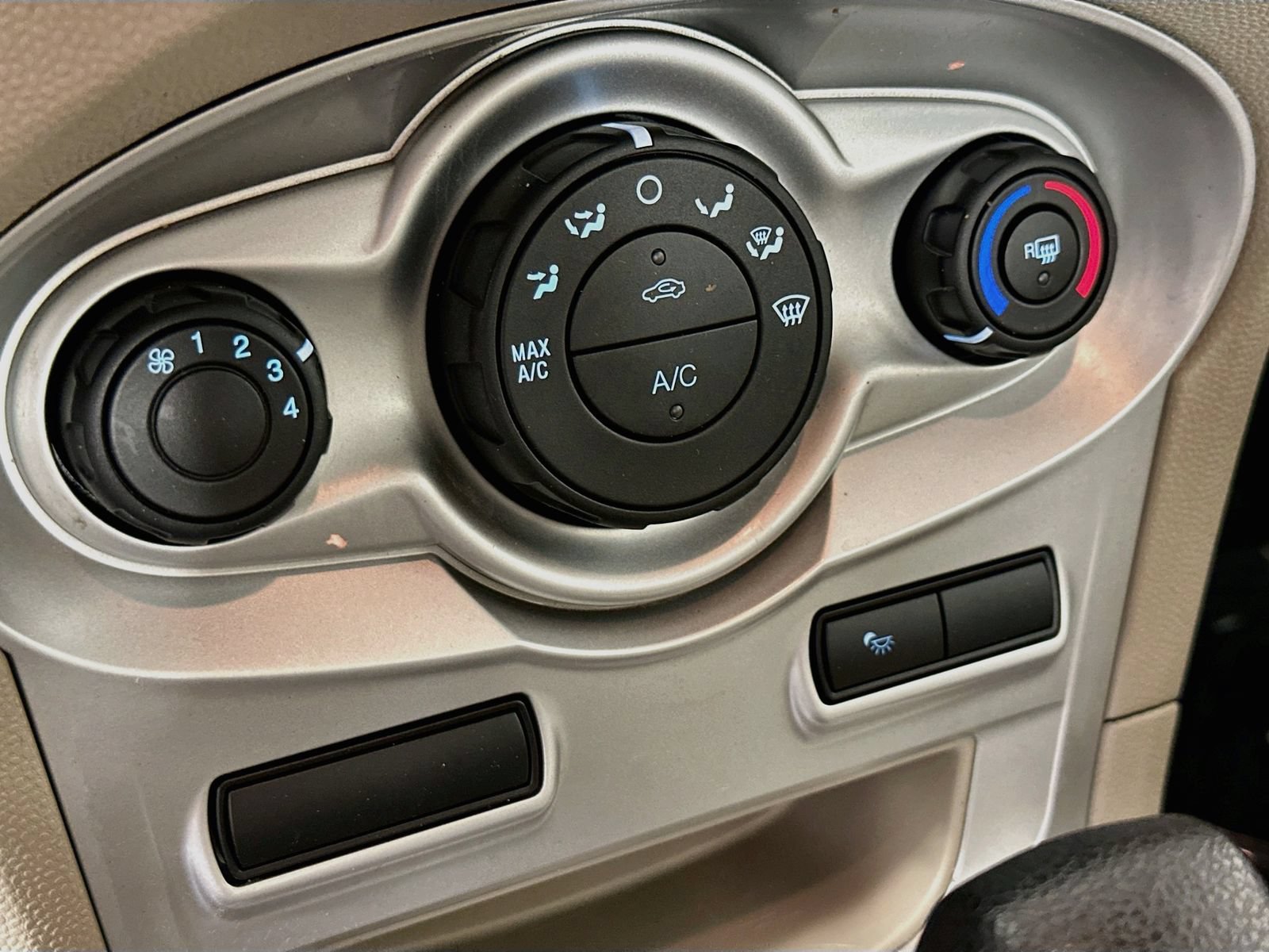 Used 2018 Ford Fiesta SE FWD image 15