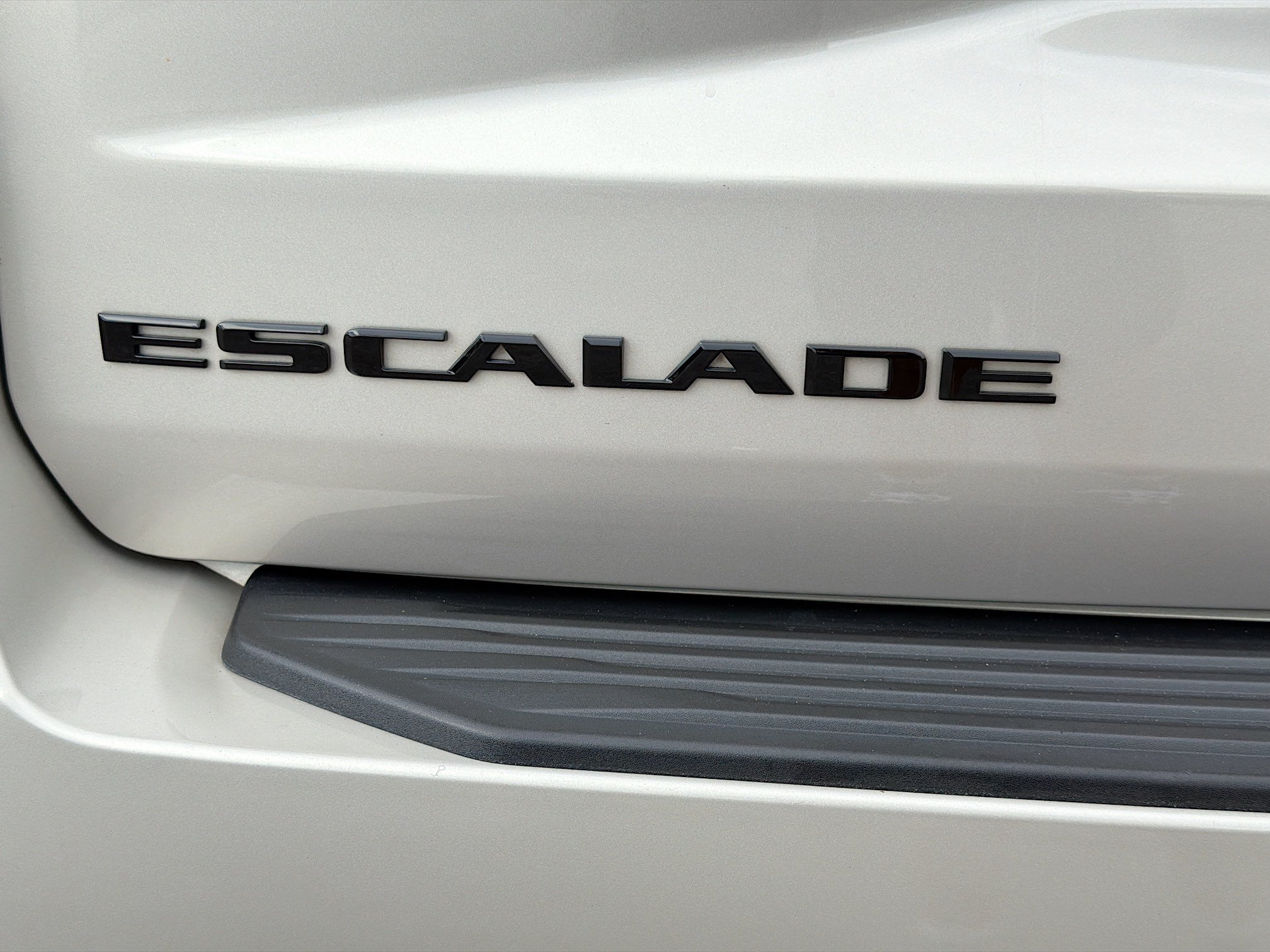 Used 2023 Cadillac Escalade ESV Sport Platinum w/ LPO, ONYX Package AWD/4WD image 11