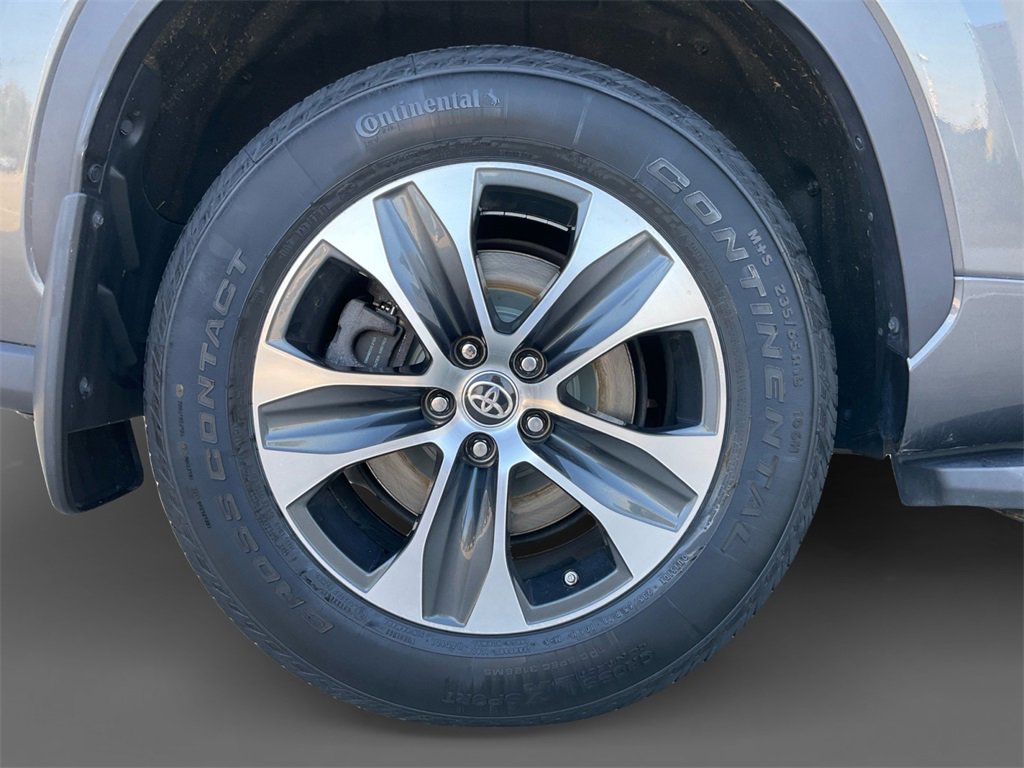 Used 2021 Toyota Highlander XLE image 10