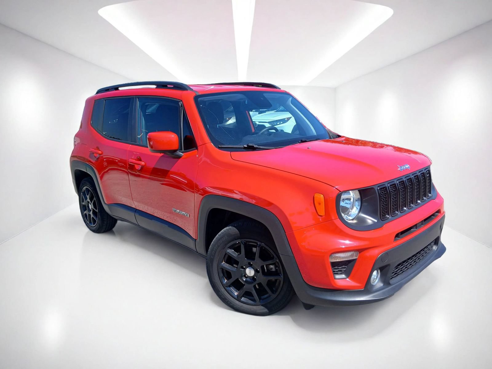 Used 2019 Jeep Renegade Latitude FWD image 1