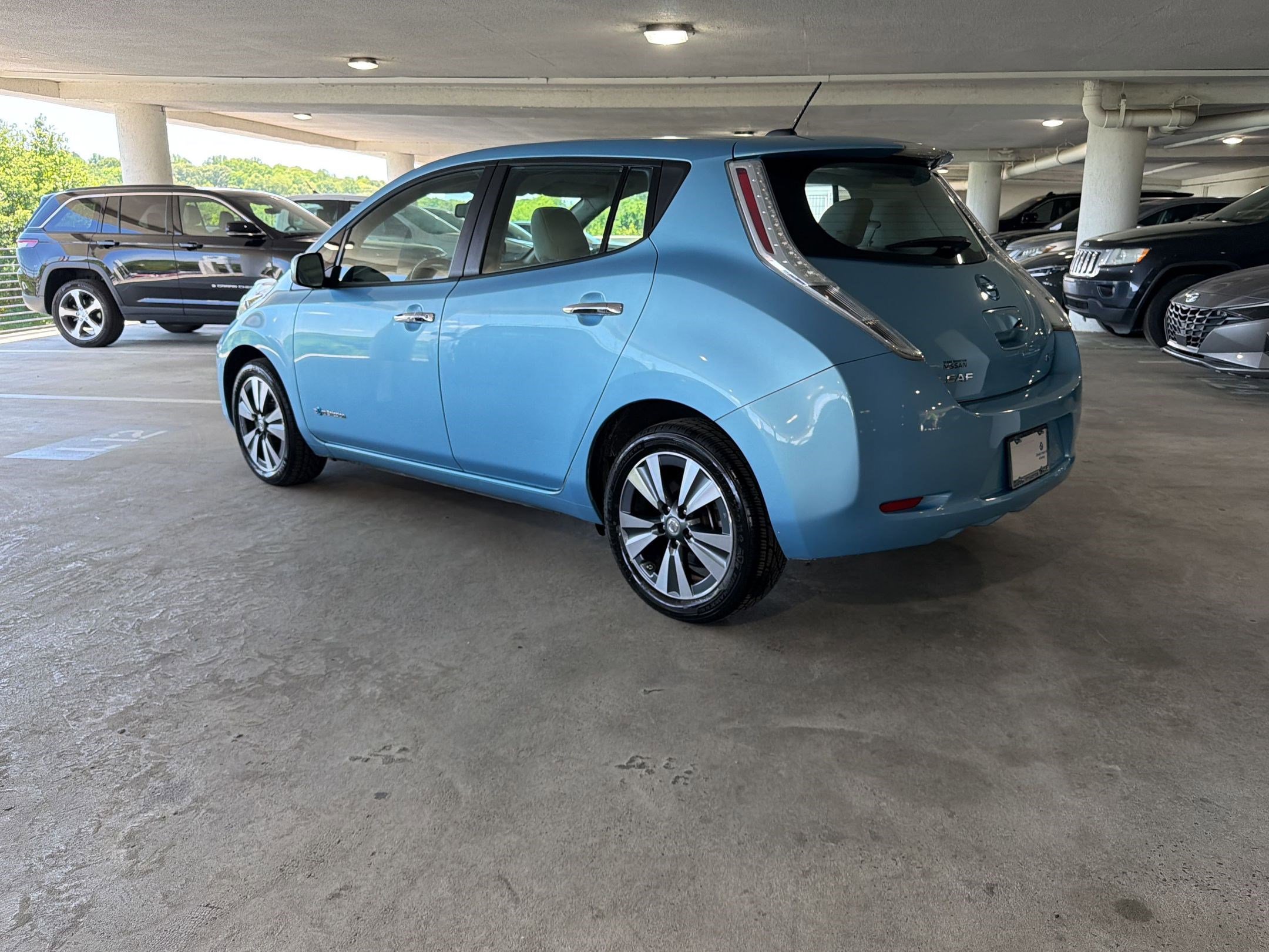 Used 2015 Nissan Leaf SV image 3