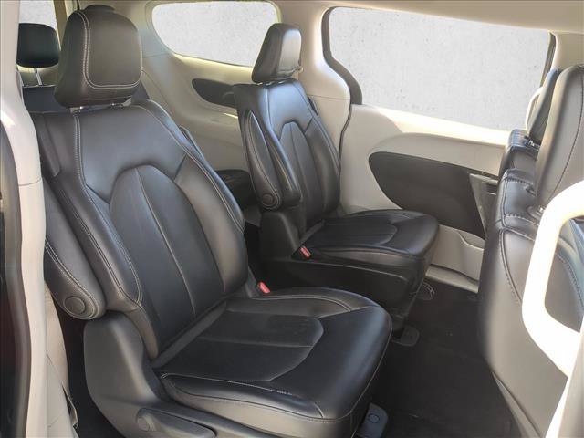 Used 2023 Chrysler Pacifica Touring-L FWD image 21