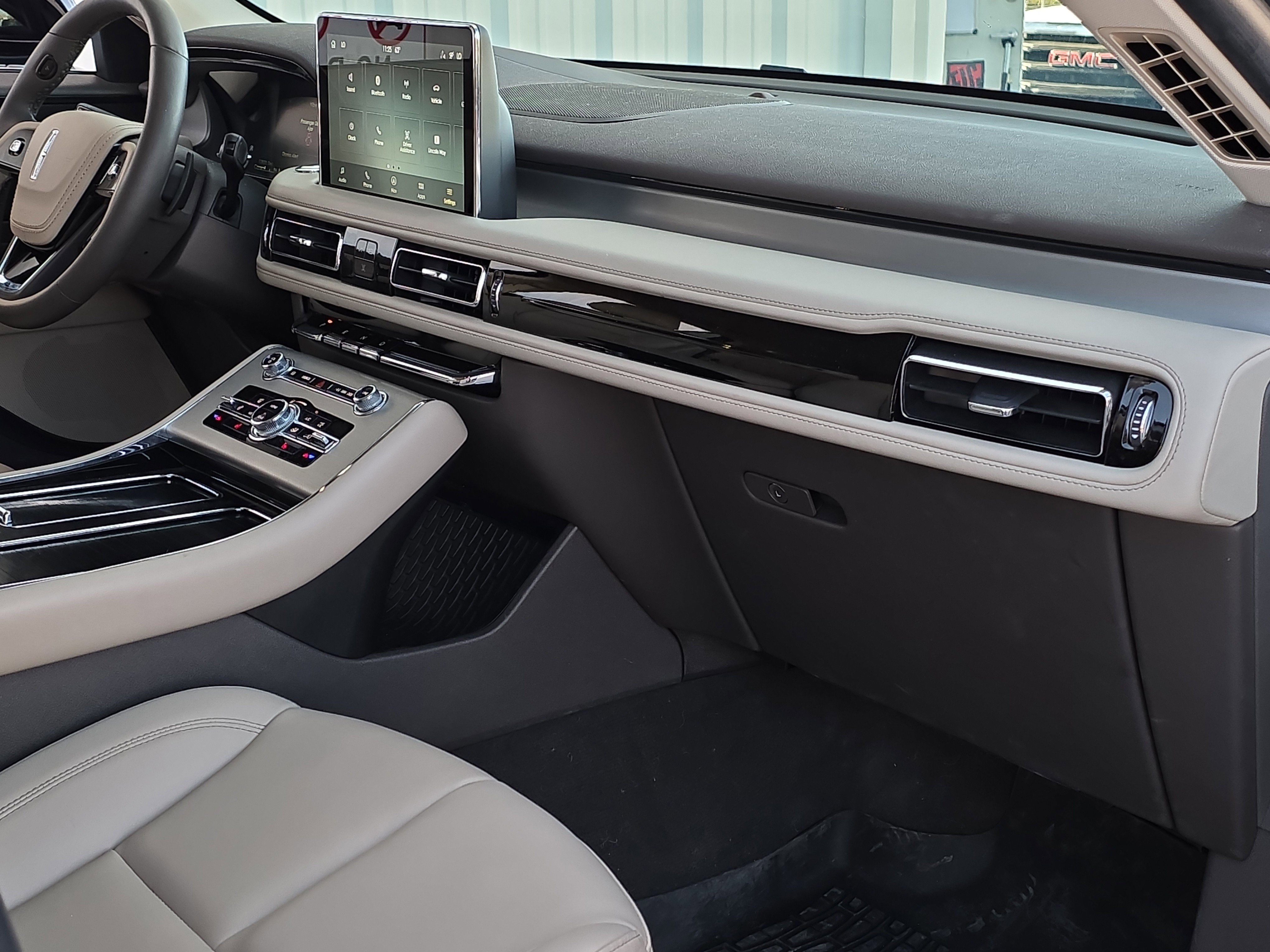 Used 2023 Lincoln Aviator 2WD w/ Elements Package image 37