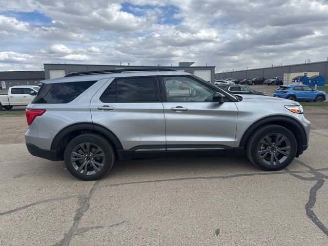 Used 2023 Ford Explorer XLT w/ Equipment Group 202A AWD/4WD image 8