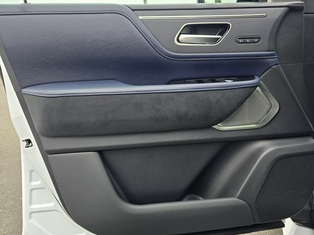New 2027 INFINITI QX80 Sensory AWD/4WD image 25