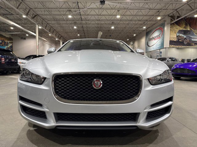 Used 2017 Jaguar XE Premium image 28