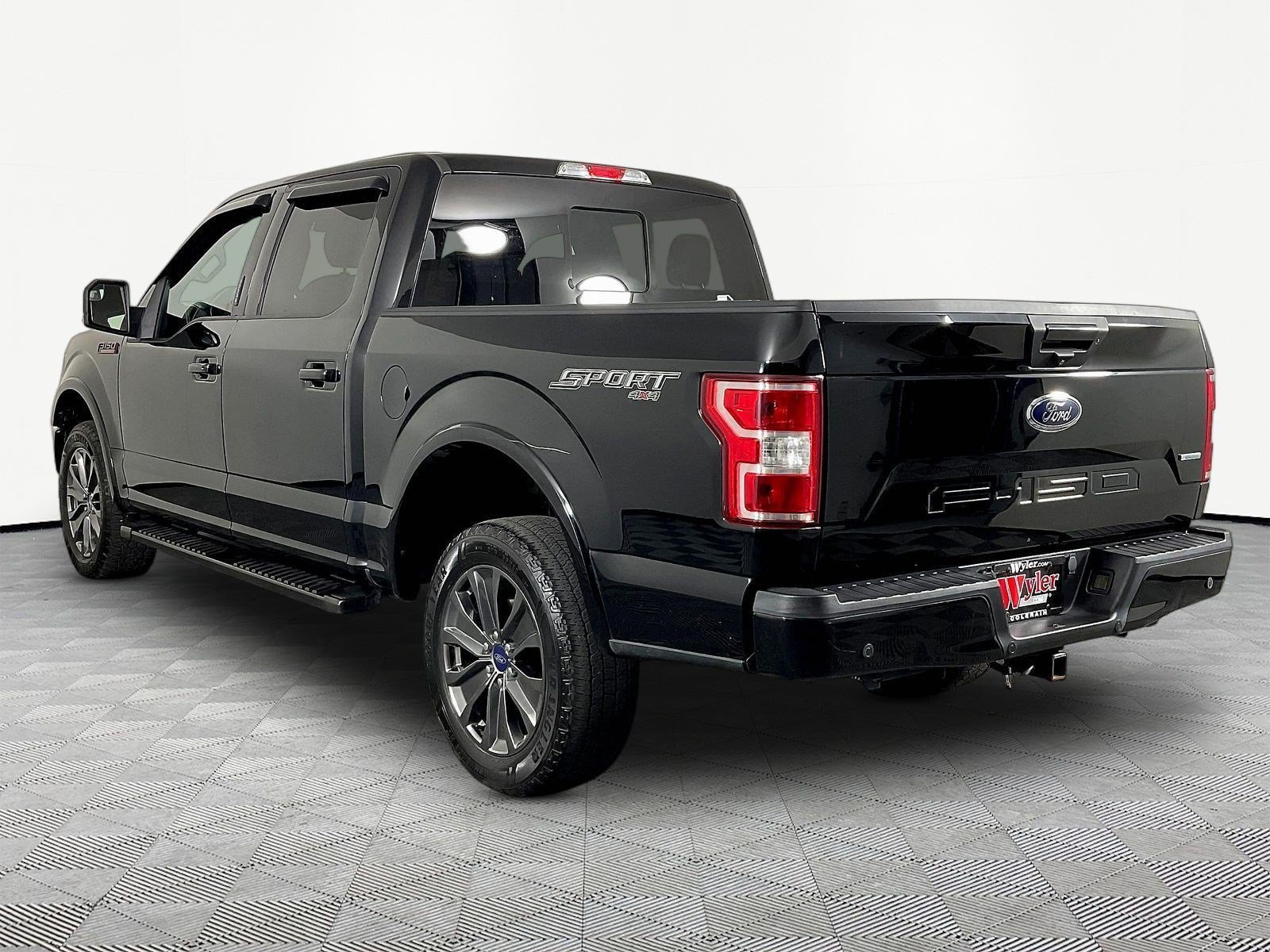 Used 2018 Ford F150 XLT w/ Equipment Group 302A Luxury AWD/4WD image 4