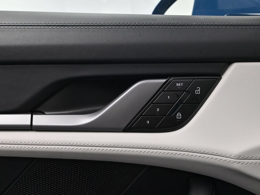 New 2026 Porsche Taycan 4S AWD/4WD image 18
