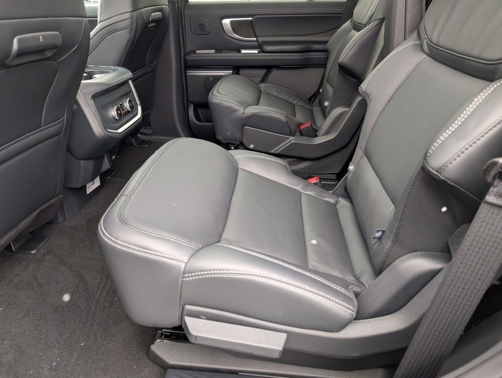 New 2025 Ford Expedition Platinum w/ Stealth Performance Package image 45