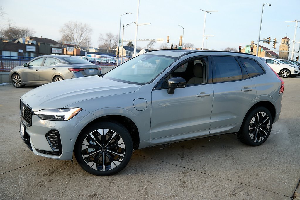 New 2026 Volvo XC60 T8 Plus w/ Protection Package Premier AWD/4WD image 3