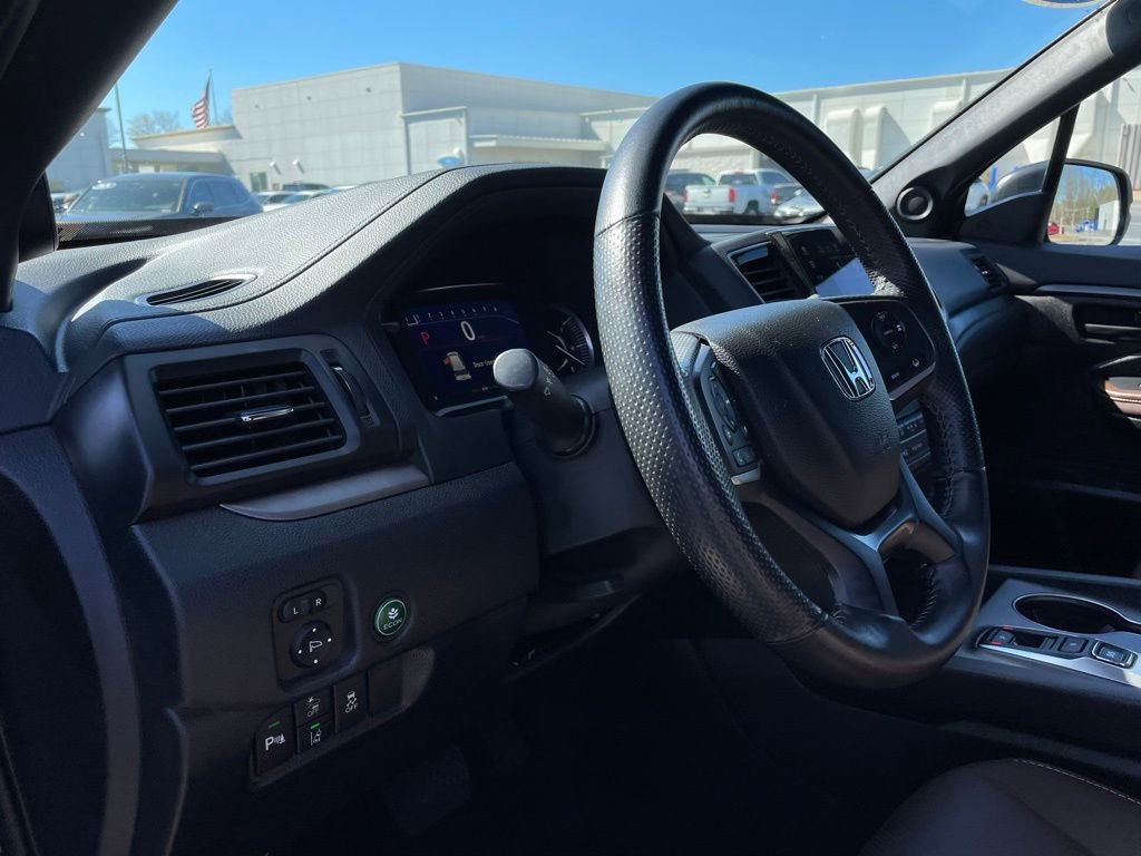 Certified 2025 Honda Passport EX-L image 28