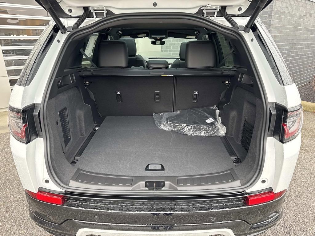 New 2026 Land Rover Discovery Sport Landmark image 5
