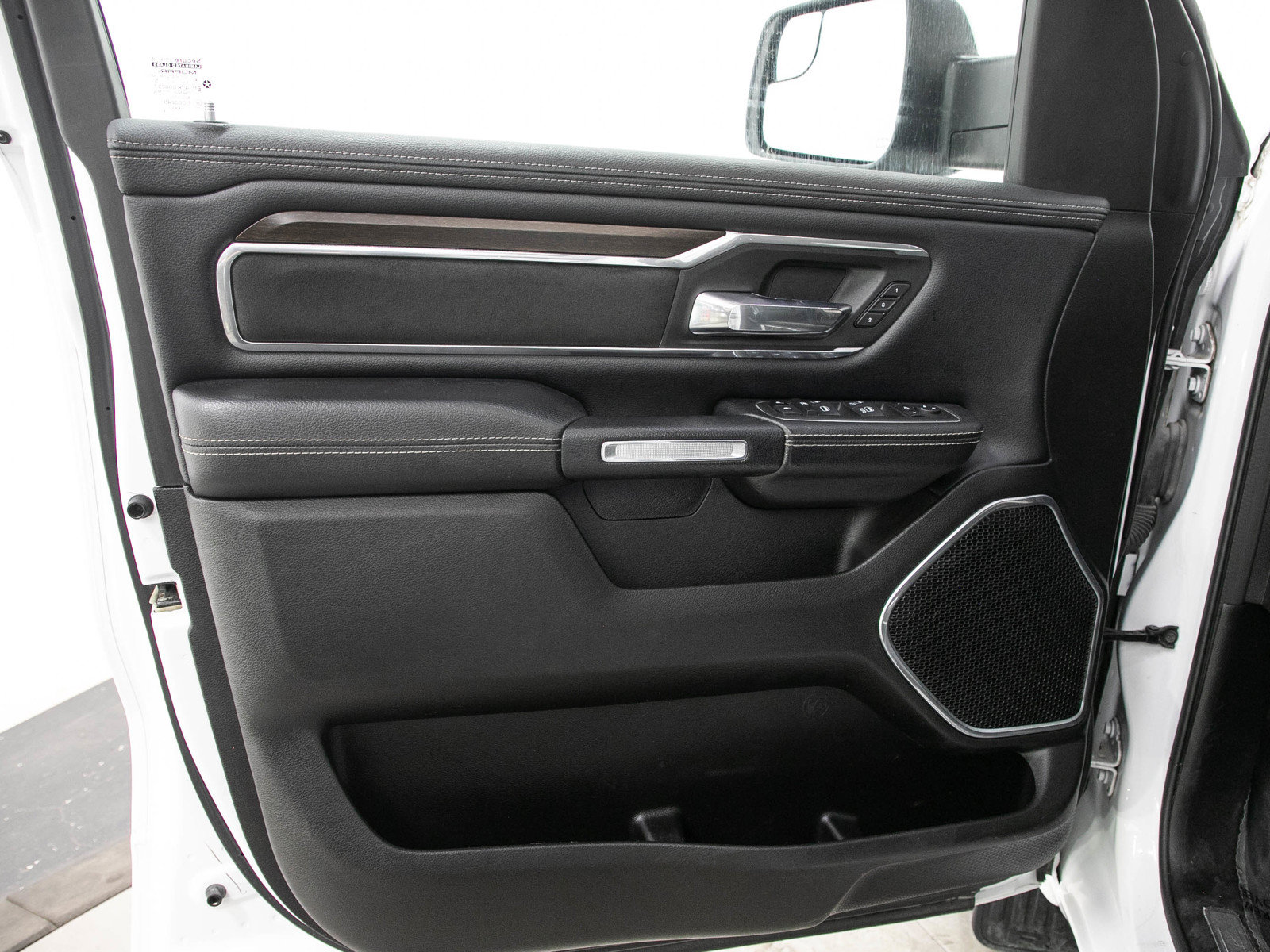 Used 2022 RAM 1500 Laramie AWD/4WD image 22