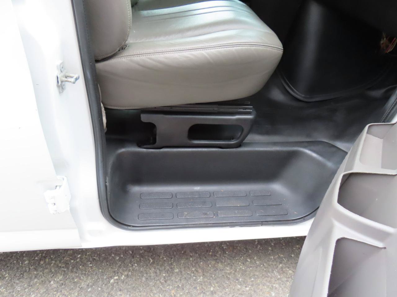 Used 2015 Chevrolet Express 2500 RWD image 17