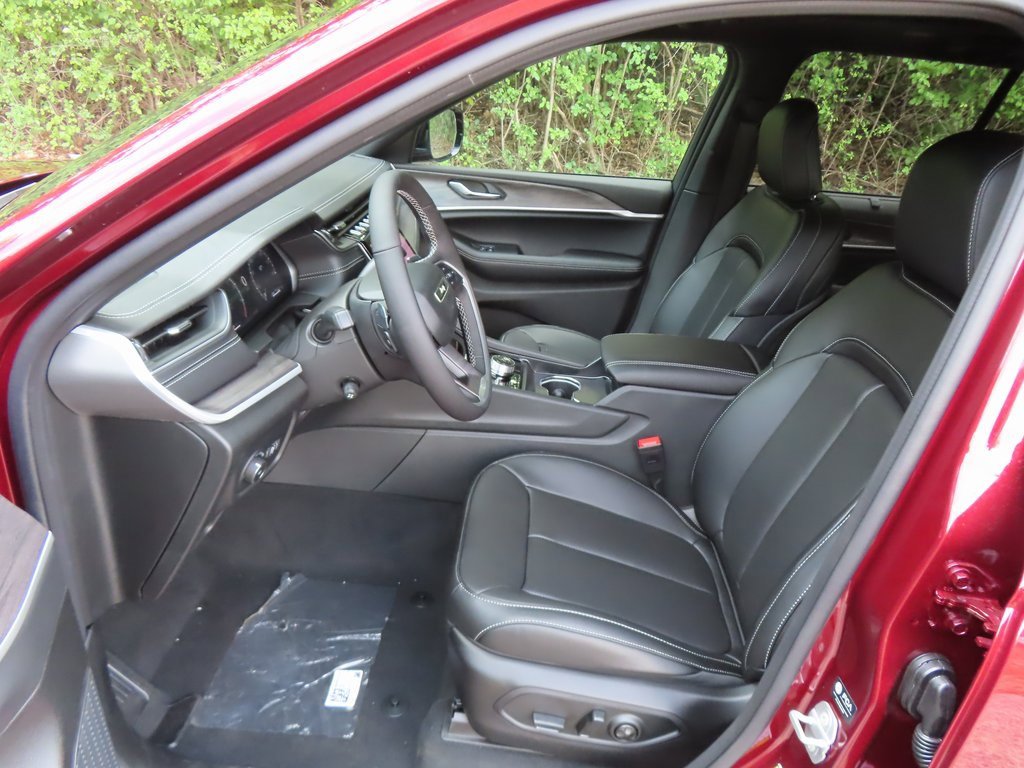 New 2025 Jeep Grand Cherokee Limited w/ Luxury Tech Group II image 21