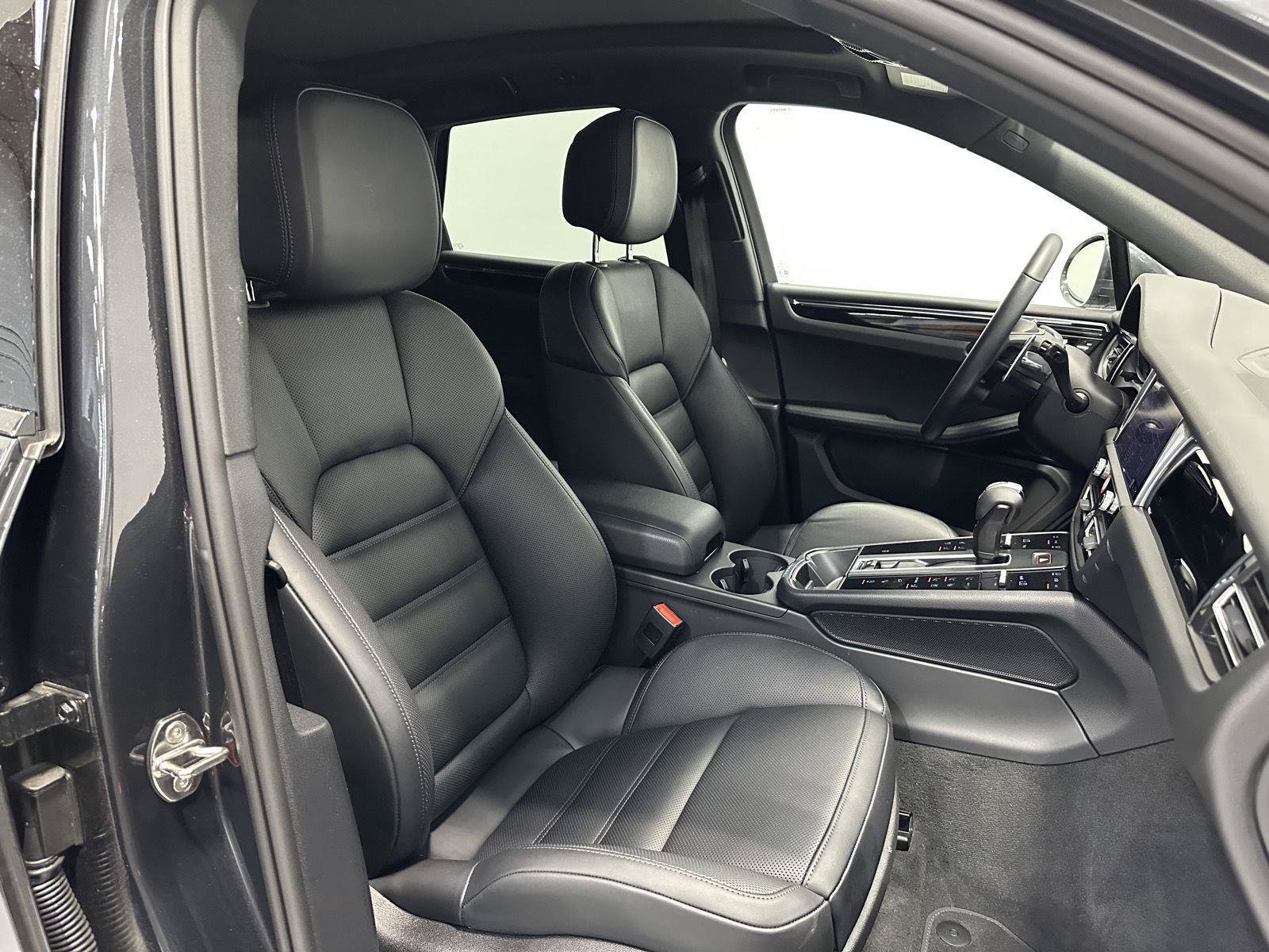 Certified 2026 Porsche Macan AWD/4WD image 44