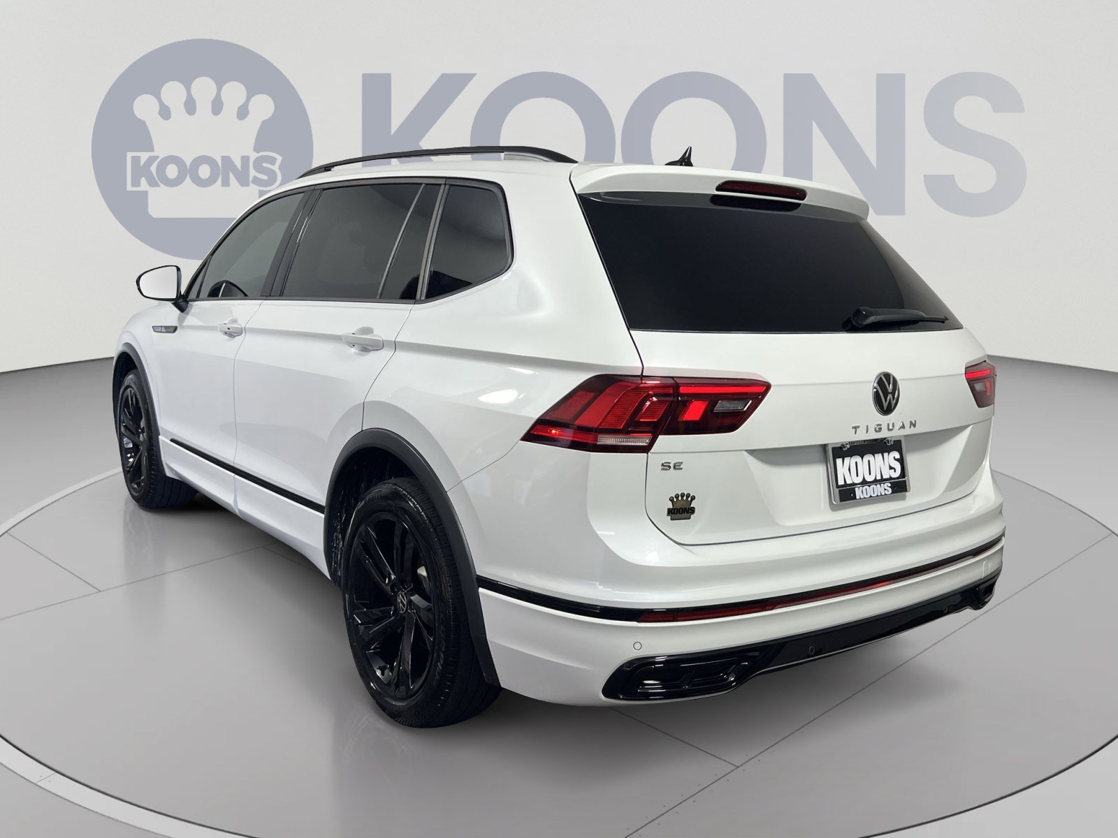Used 2024 Volkswagen Tiguan SE R-Line FWD image 4