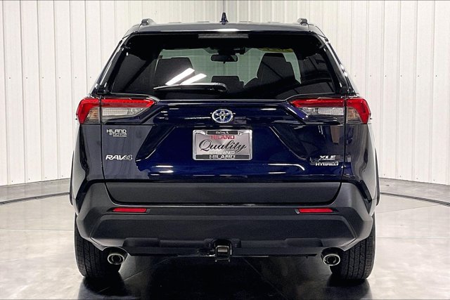 Used 2021 Toyota RAV4 XLE Premium AWD/4WD image 4