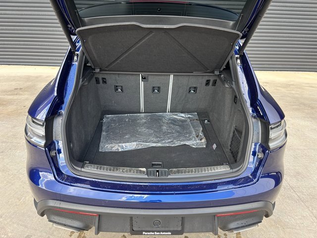 Certified 2025 Porsche Macan image 27