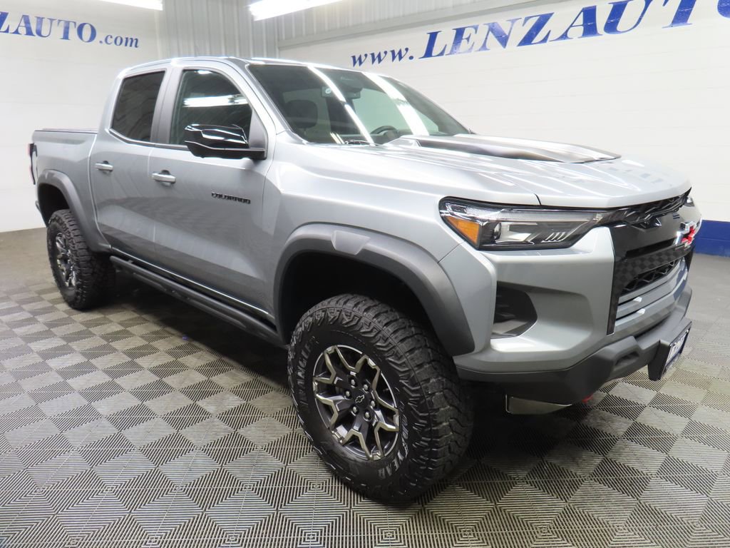 Used 2026 Chevrolet Colorado ZR2 w/ Technology Package AWD/4WD image 3