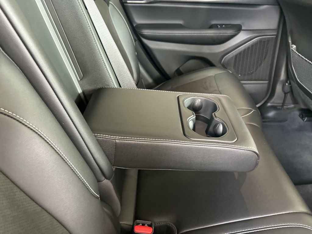 Used 2025 Jeep Grand Cherokee Altitude RWD image 29