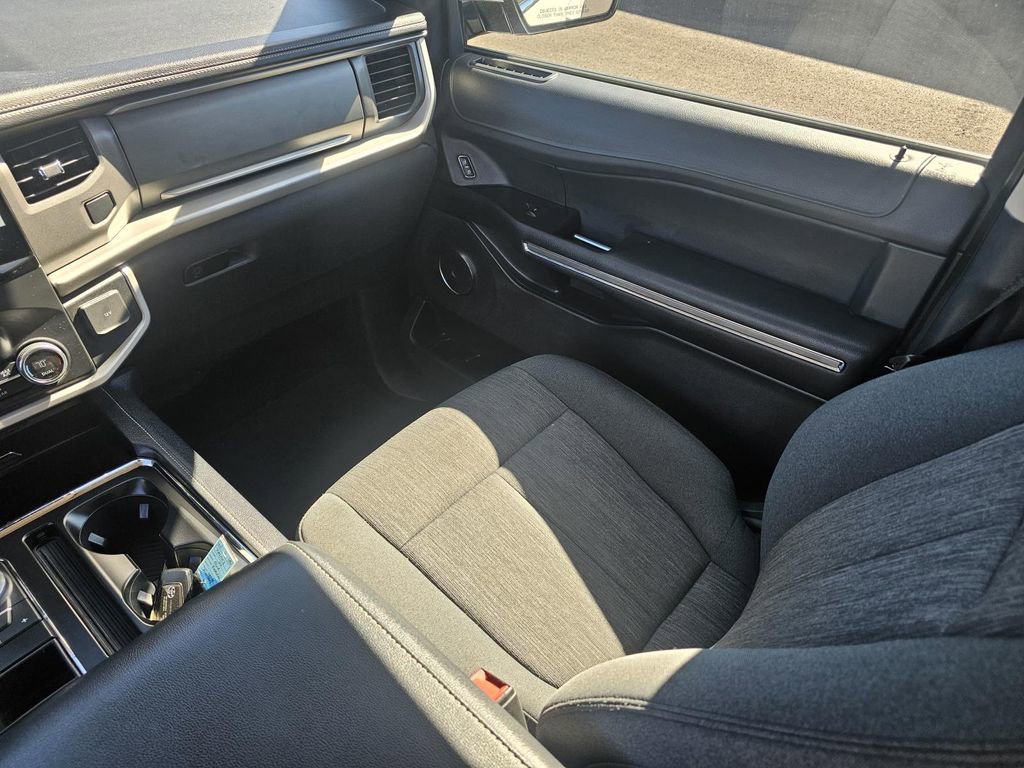 Used 2022 Ford Expedition XLT image 27