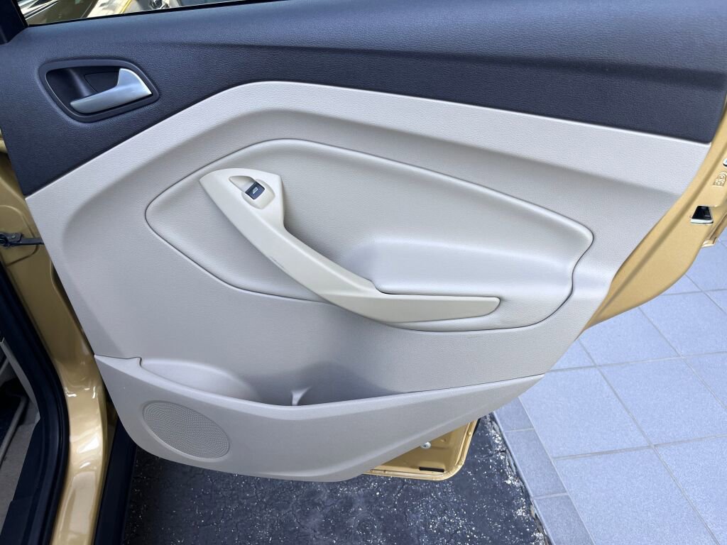 Used 2014 Ford Escape SE image 29