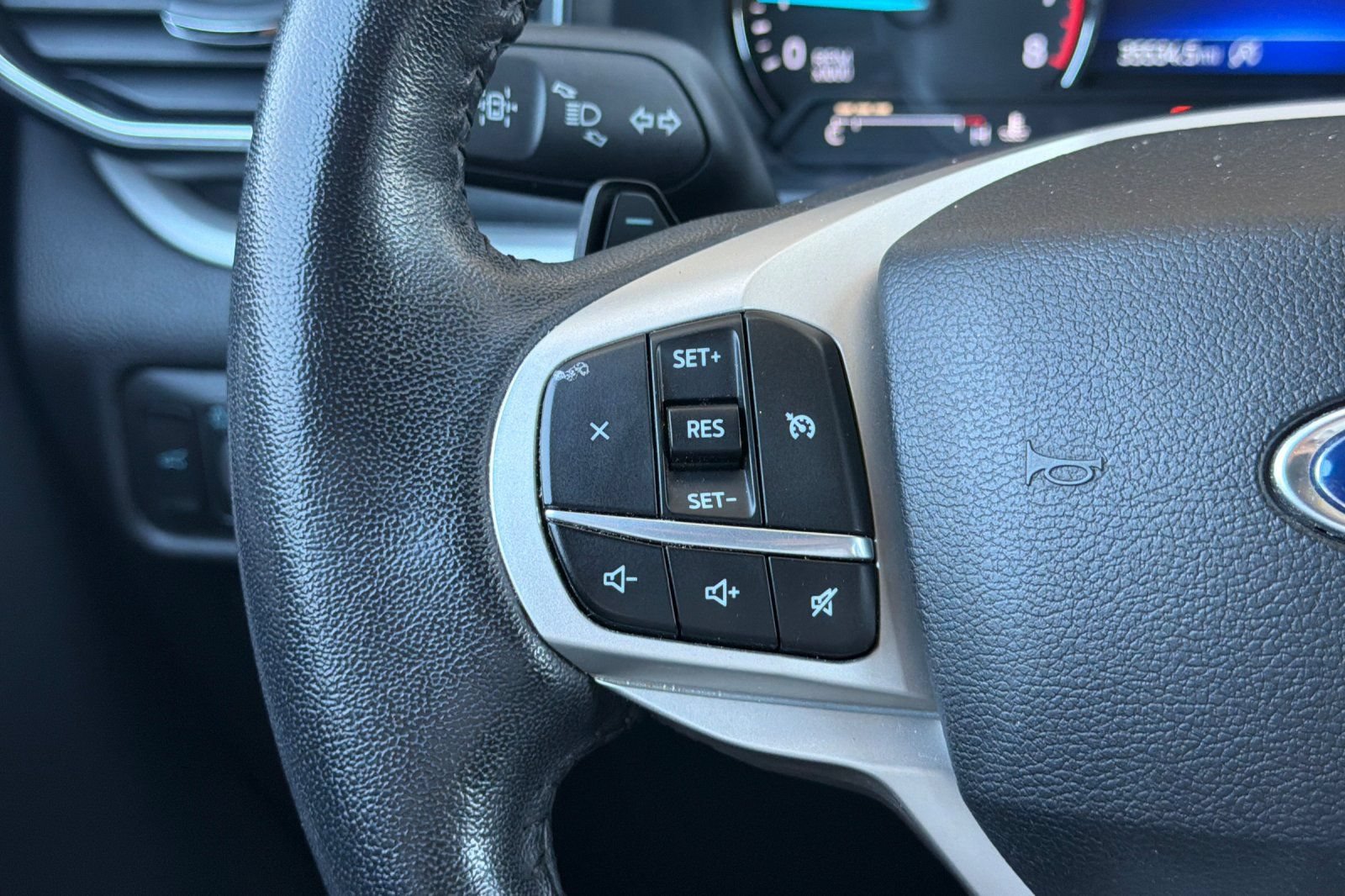 Used 2020 Ford Explorer XLT w/ Equipment Group 202A RWD image 31