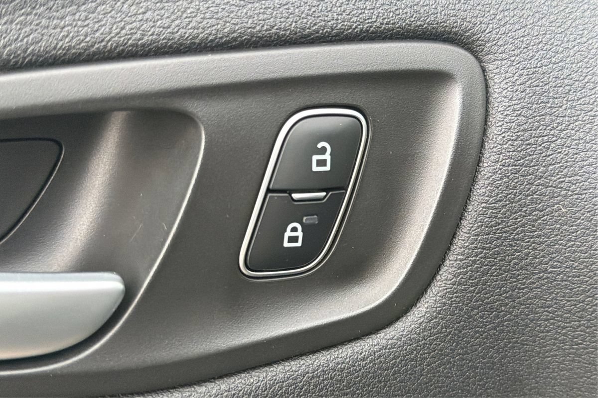 Used 2018 Ford C-MAX SE w/ Equipment Group 201A FWD image 35