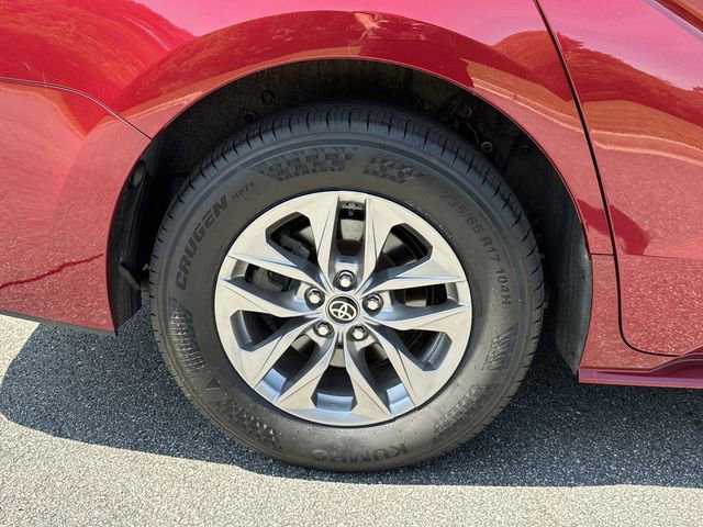Used 2025 Toyota Sienna XLE FWD image 18