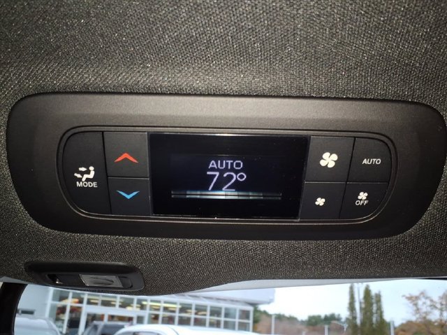 Used 2026 Chrysler Pacifica Select AWD/4WD image 16
