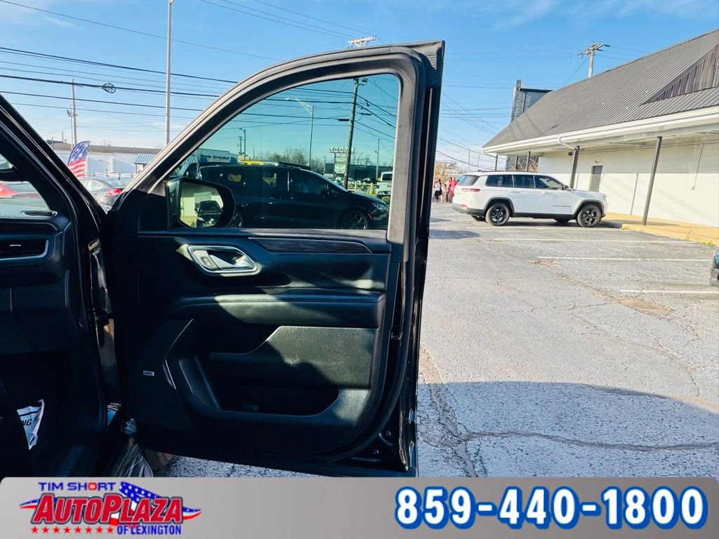 Used 2022 Chevrolet Suburban LT w/ Luxury Package image 62