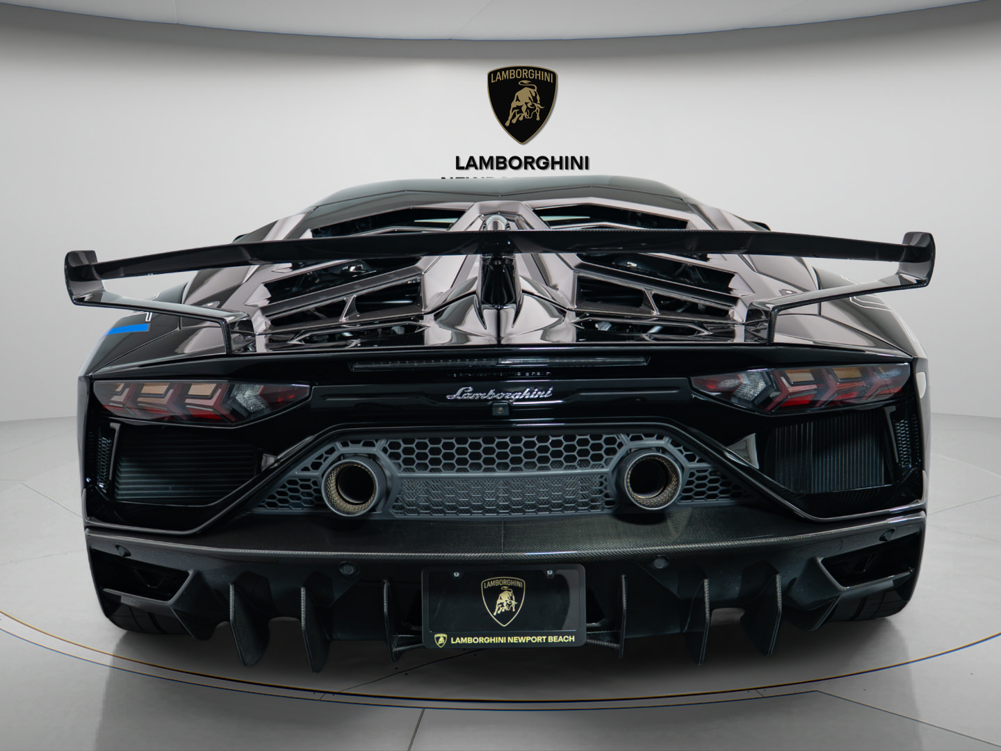 Used 2020 Lamborghini Aventador SVJ AWD/4WD image 5