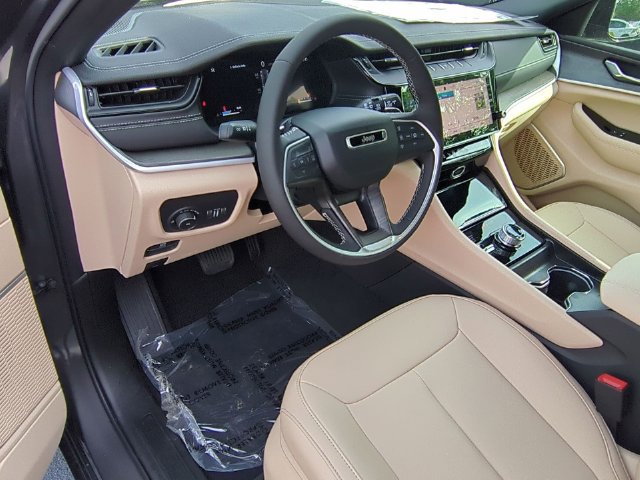 New 2026 Jeep Grand Cherokee Limited w/ Limited Altitude Package AWD/4WD image 12