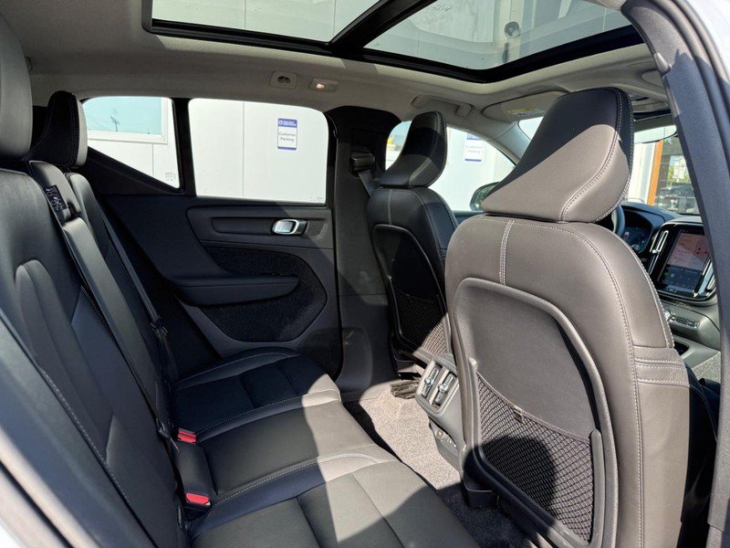 Used 2026 Volvo XC40 B5 Plus AWD/4WD image 11
