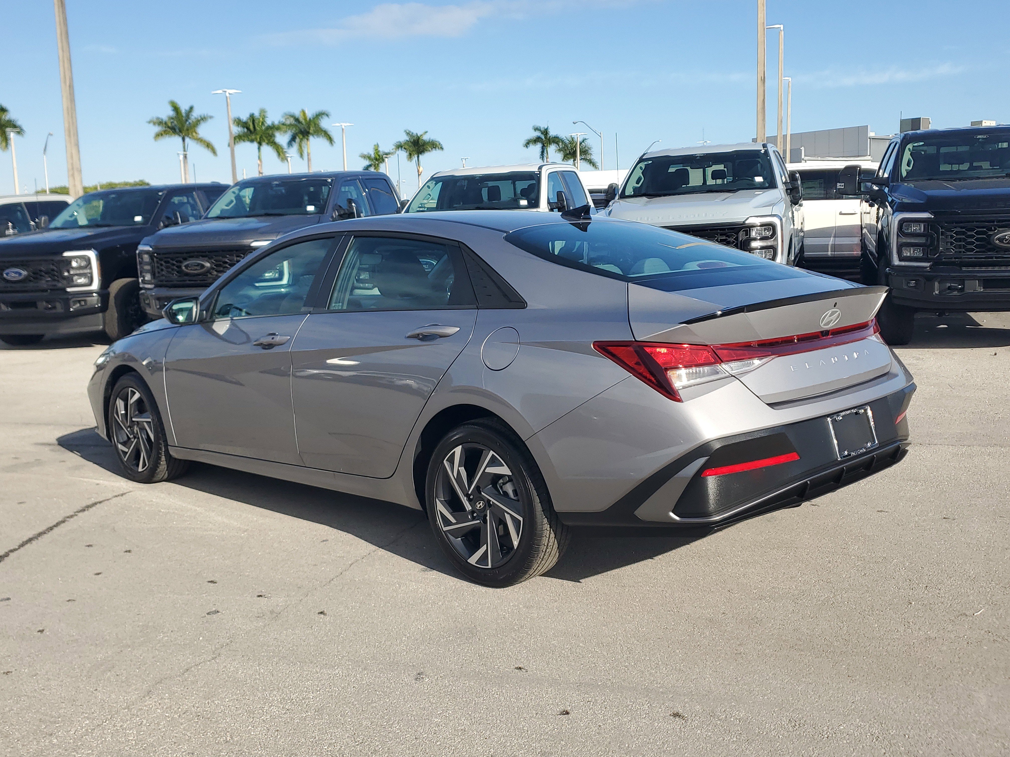 Used 2025 Hyundai Elantra Sport image 7