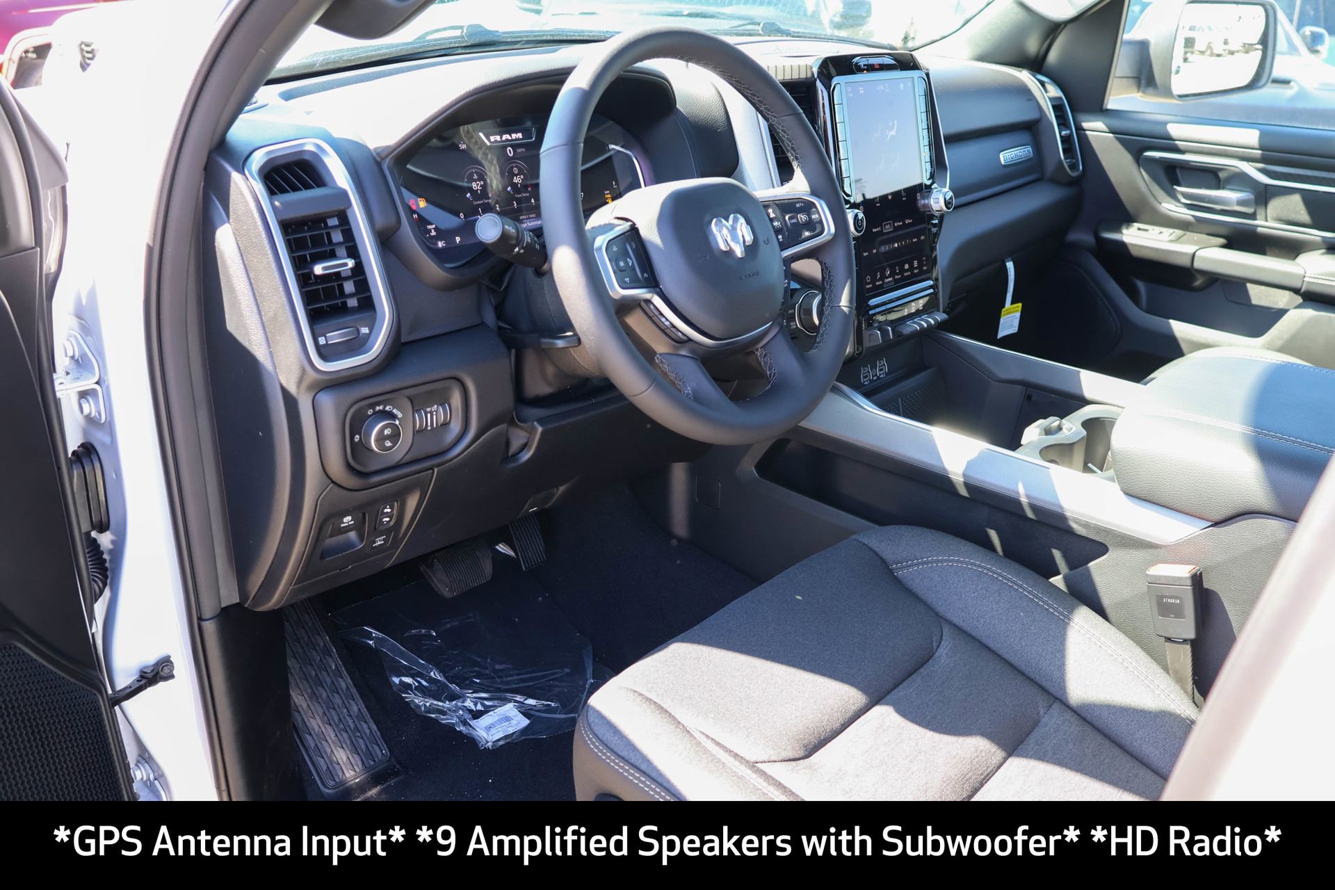 New 2026 RAM 1500 4x4 Crew Cab image 4